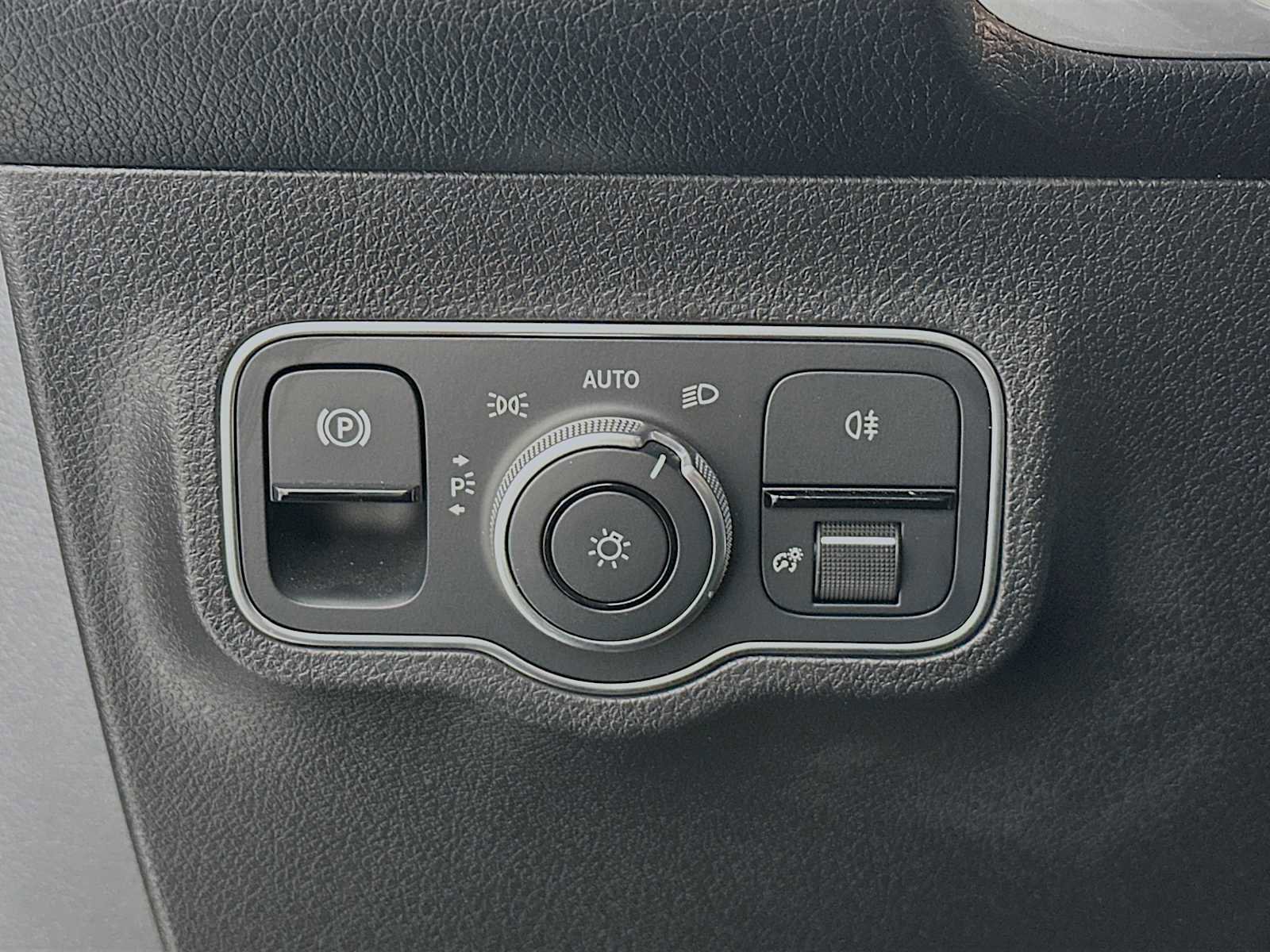 Used 2022 Mercedes-Benz EQB 300 EQB 300 image 13