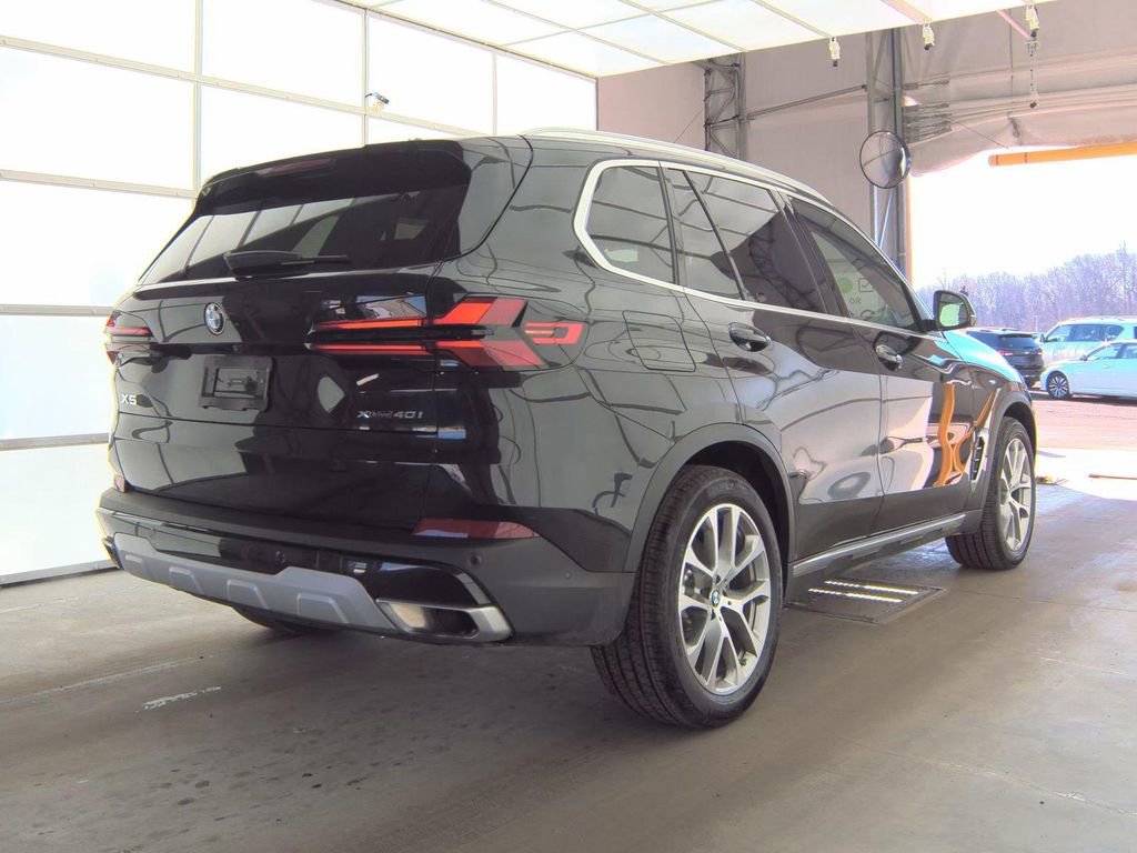 Used 2025 BMW X5 xDrive40i w/ Climate Comfort Package image 3