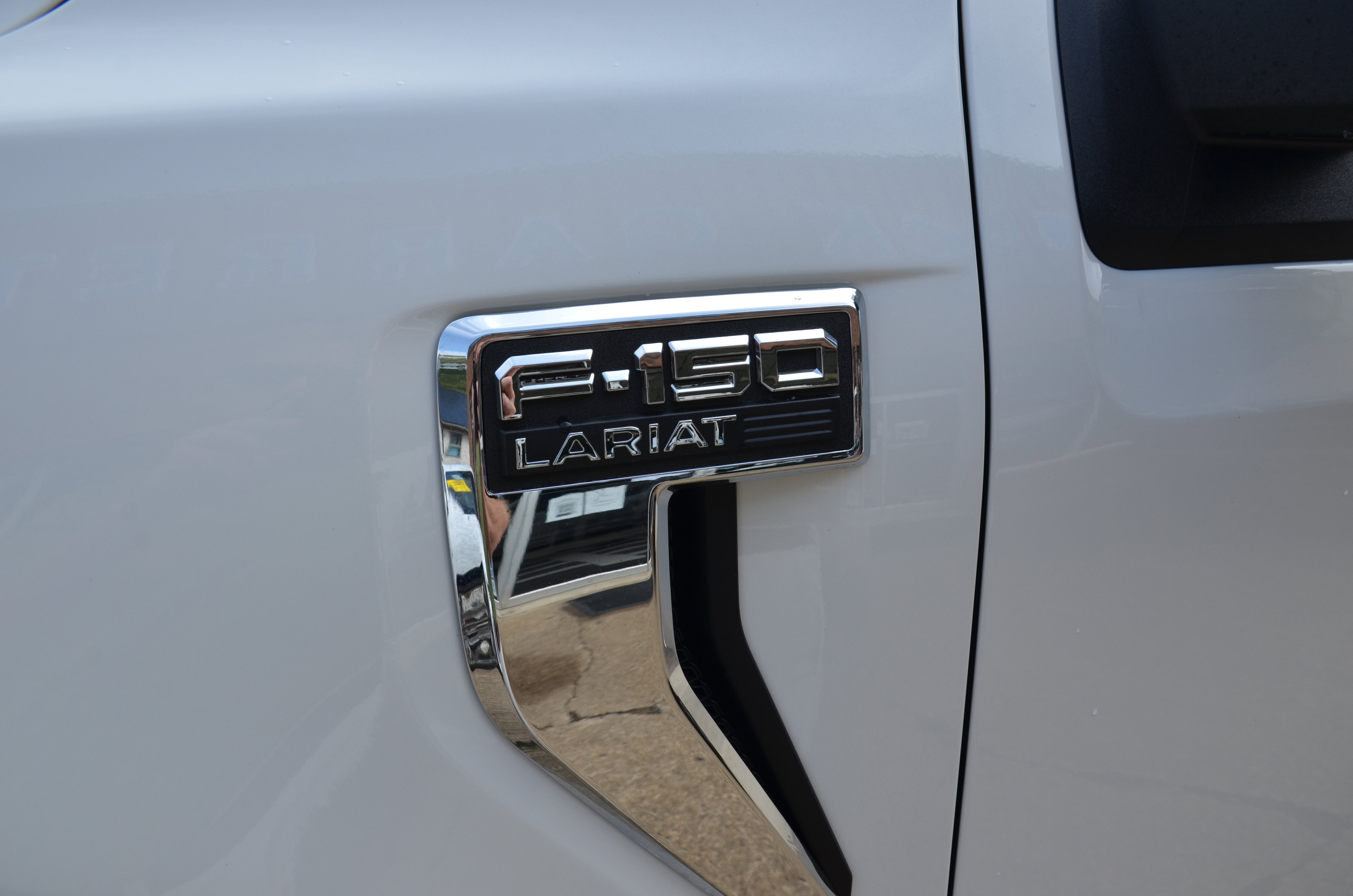 New 2025 Ford F150 Lariat w/ Equipment Group 502A High image 9
