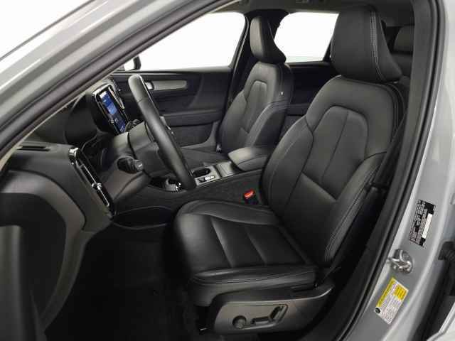 Certified 2025 Volvo XC40 B5 Core image 19