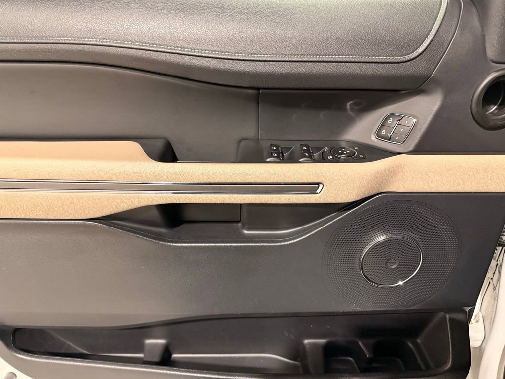 Used 2022 Ford Expedition XLT image 14