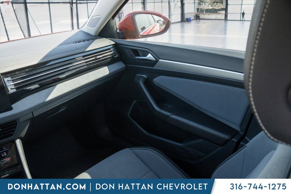 Used 2025 Volkswagen Jetta SE FWD image 21