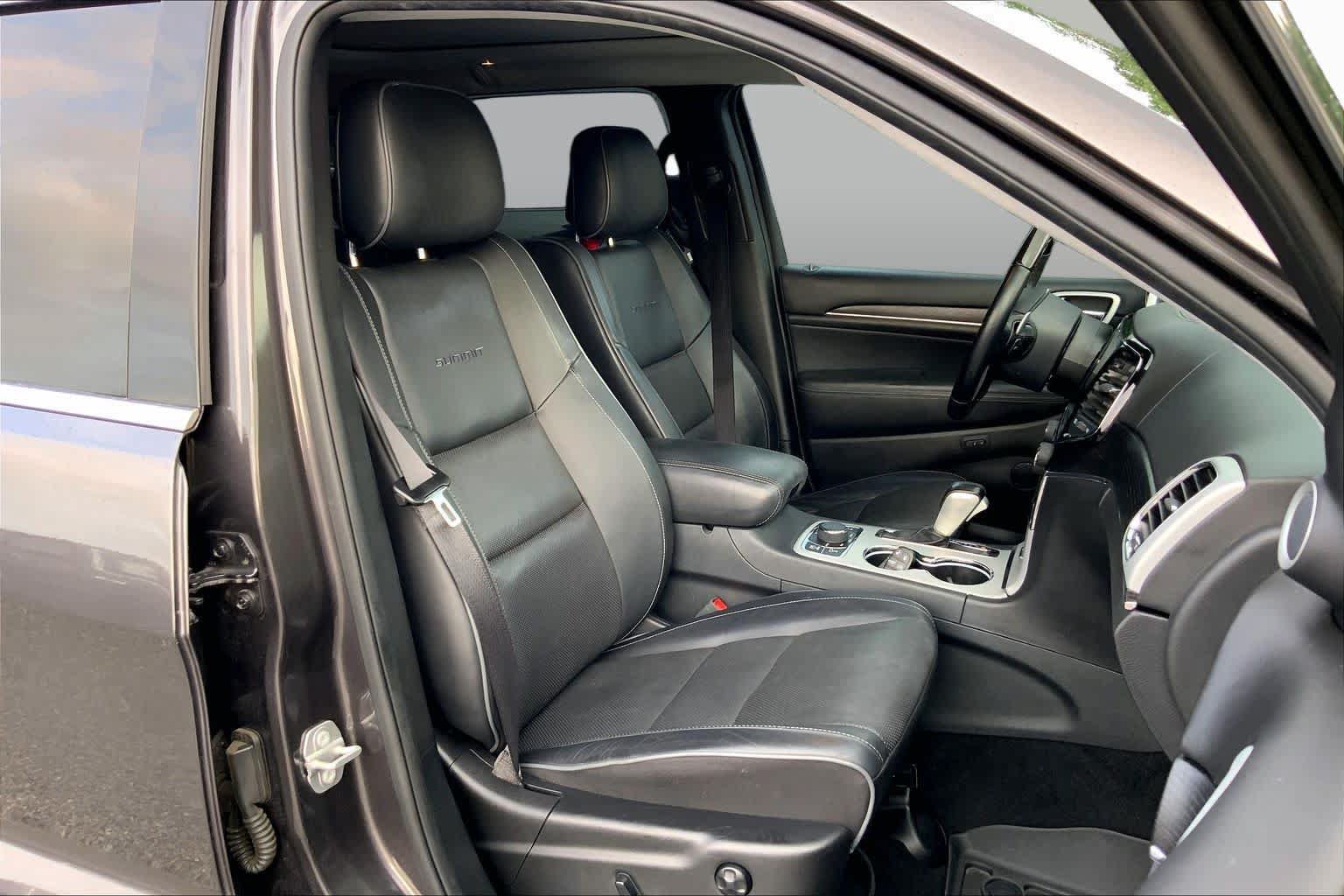 Used 2020 Jeep Grand Cherokee Summit AWD/4WD image 9