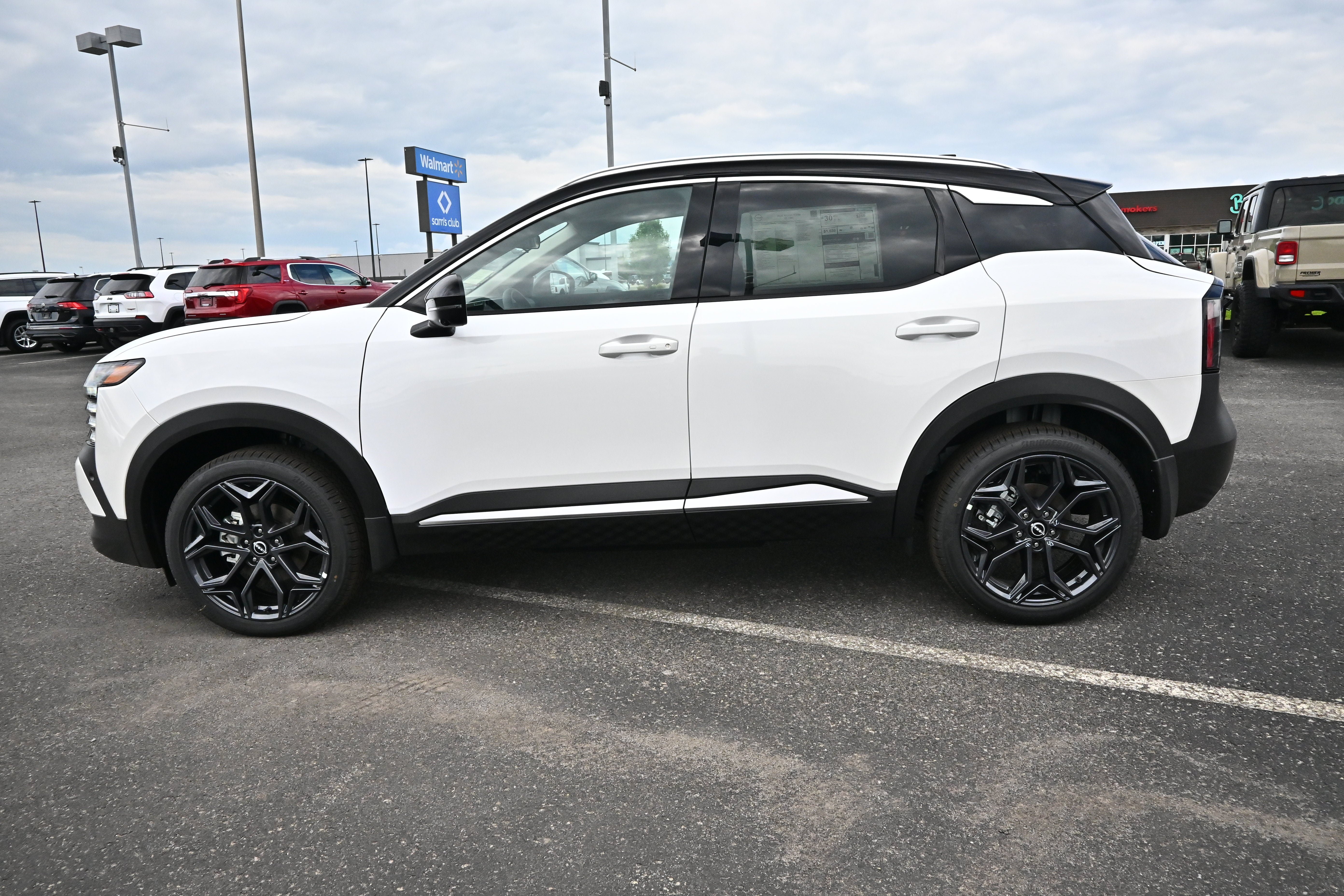 New 2026 Nissan Kicks SR w/ SR Premium Package AWD/4WD image 5