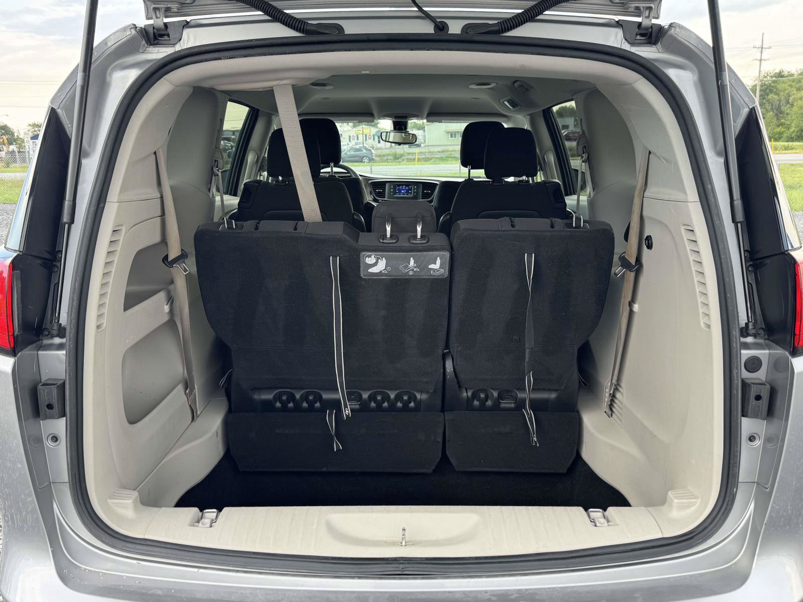 Used 2017 Chrysler Pacifica LX FWD image 21