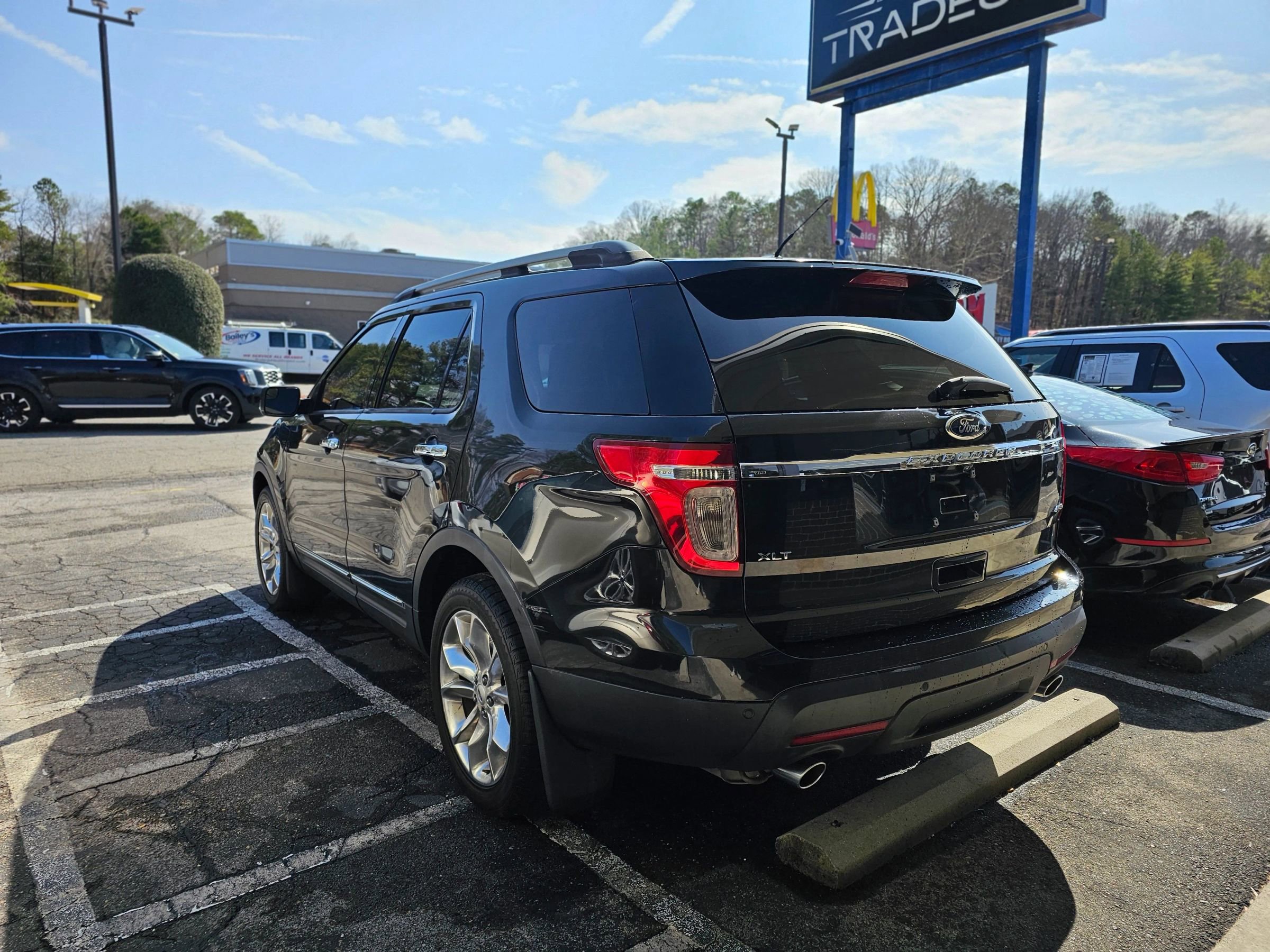 Used 2014 Ford Explorer XLT w/ Equipment Group 202A image 7