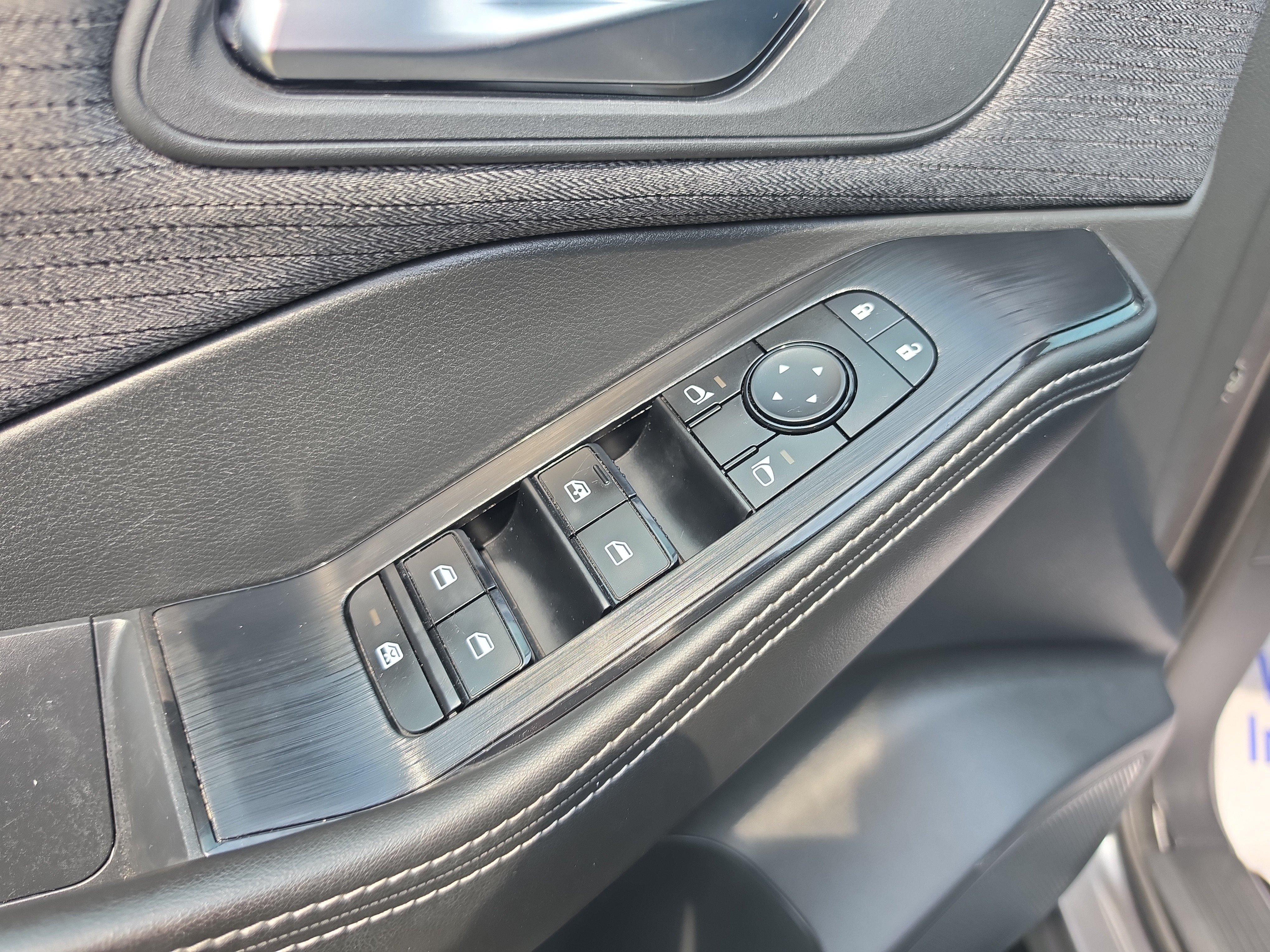 Used 2021 Nissan Rogue SV AWD/4WD image 17