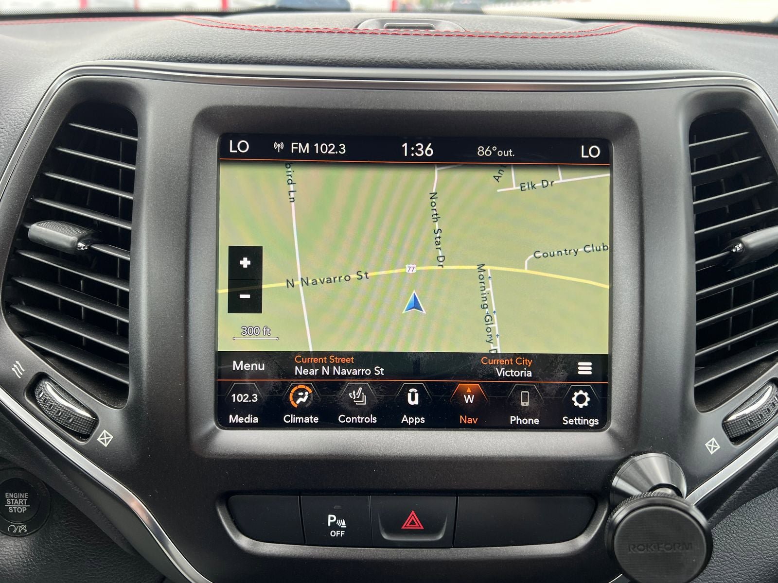 Used 2020 Jeep Cherokee Trailhawk w/ Comfort/Convenience Group AWD/4WD image 37
