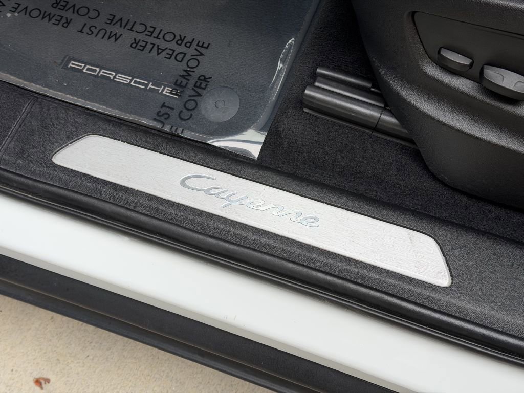 Used 2022 Porsche Cayenne Coupe image 24