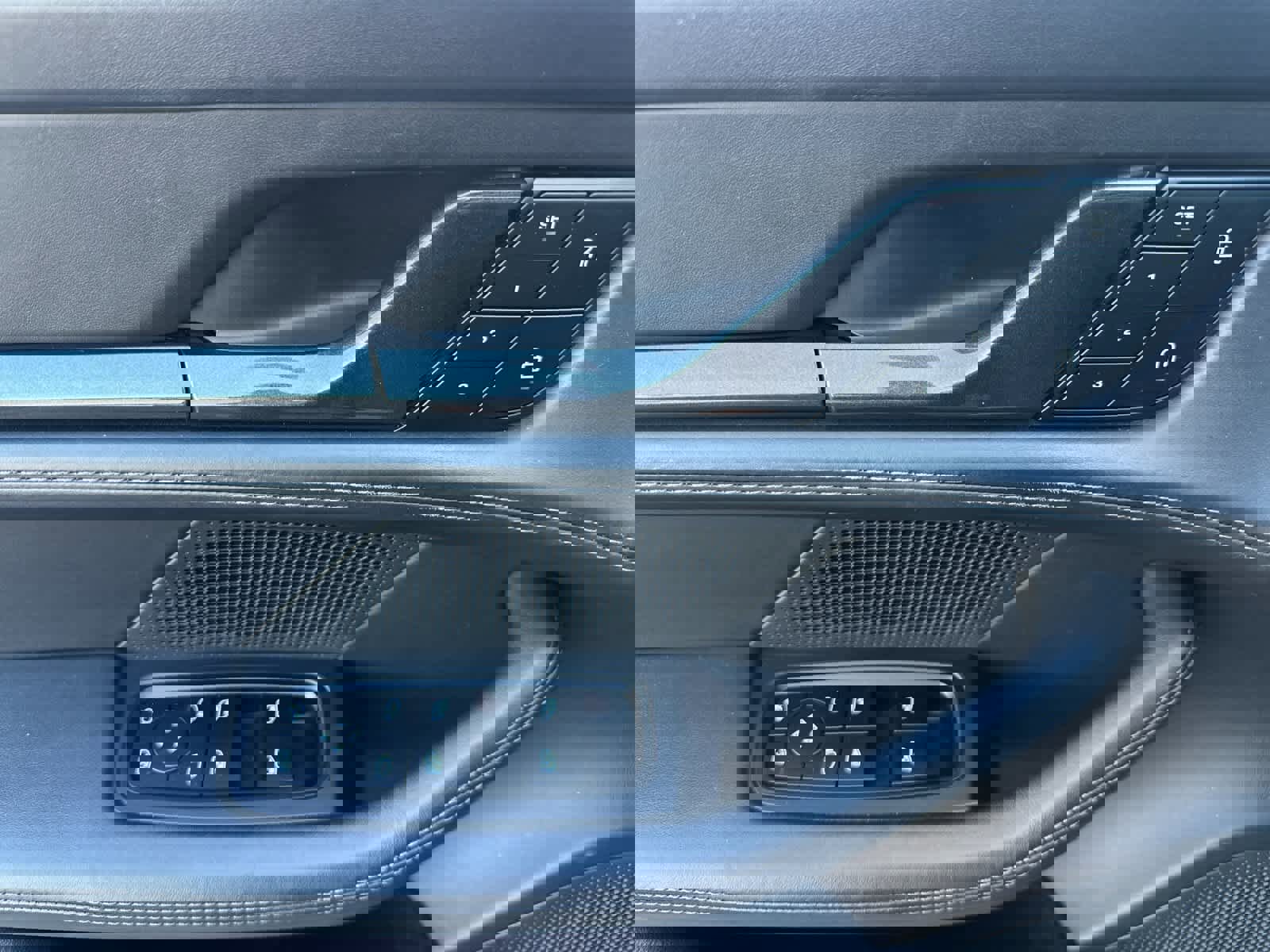 Certified 2022 Porsche Taycan 4S image 12