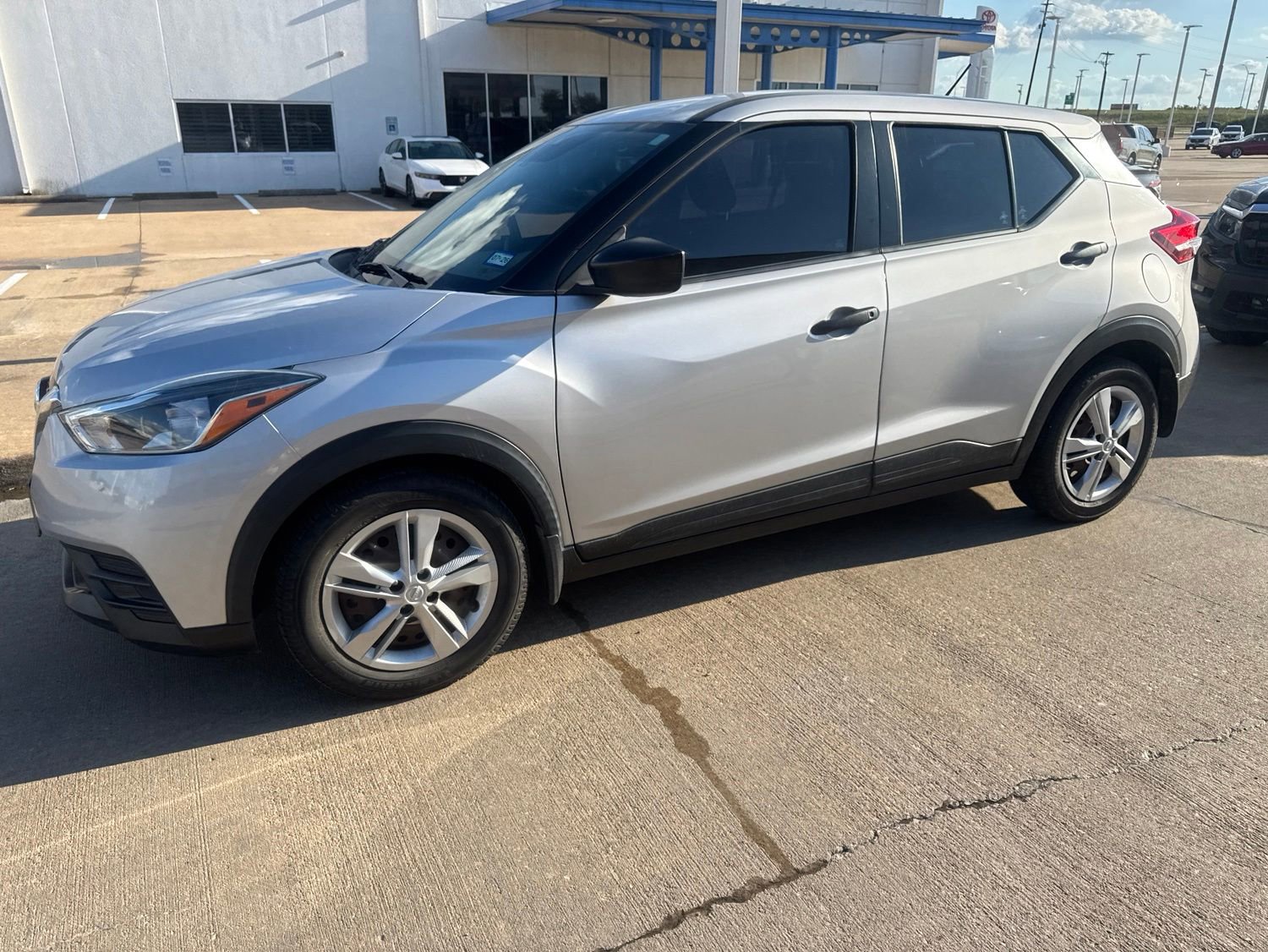 Used 2020 Nissan Kicks S FWD image 2