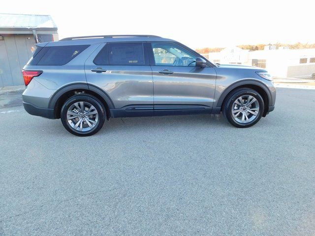 New 2026 Ford Explorer Active w/ Active Comfort Package image 2