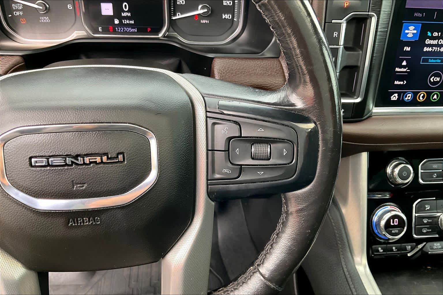 Used 2021 GMC Yukon XL Denali w/ Denali Premium Package AWD/4WD image 25