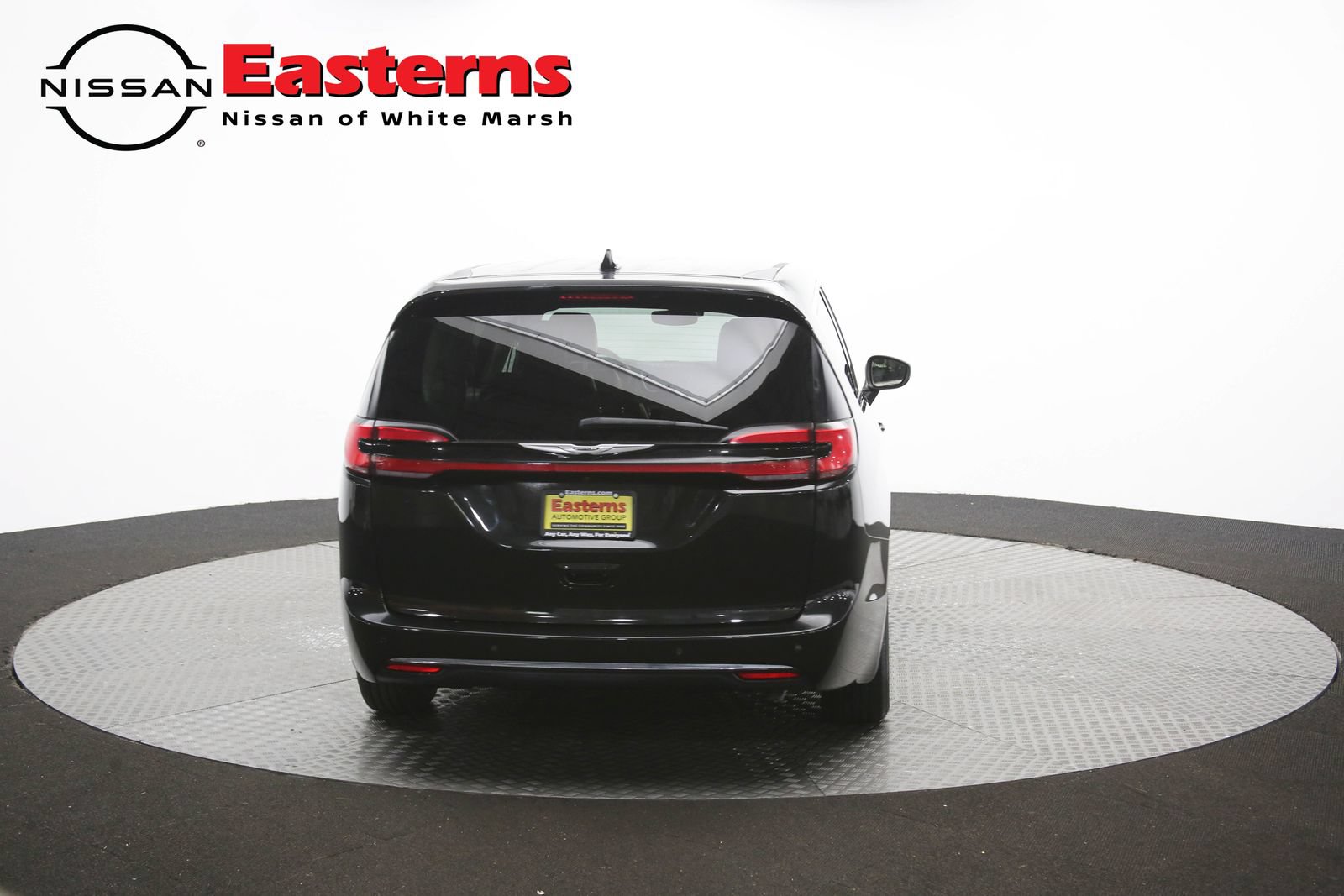 Used 2023 Chrysler Pacifica Touring-L FWD image 40