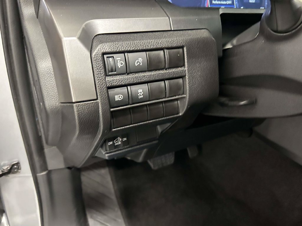 Used 2024 Toyota Tacoma TRD Off-Road AWD/4WD image 15