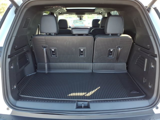 New 2027 Chevrolet Traverse LT w/ Sun and Wheel Package FWD image 11