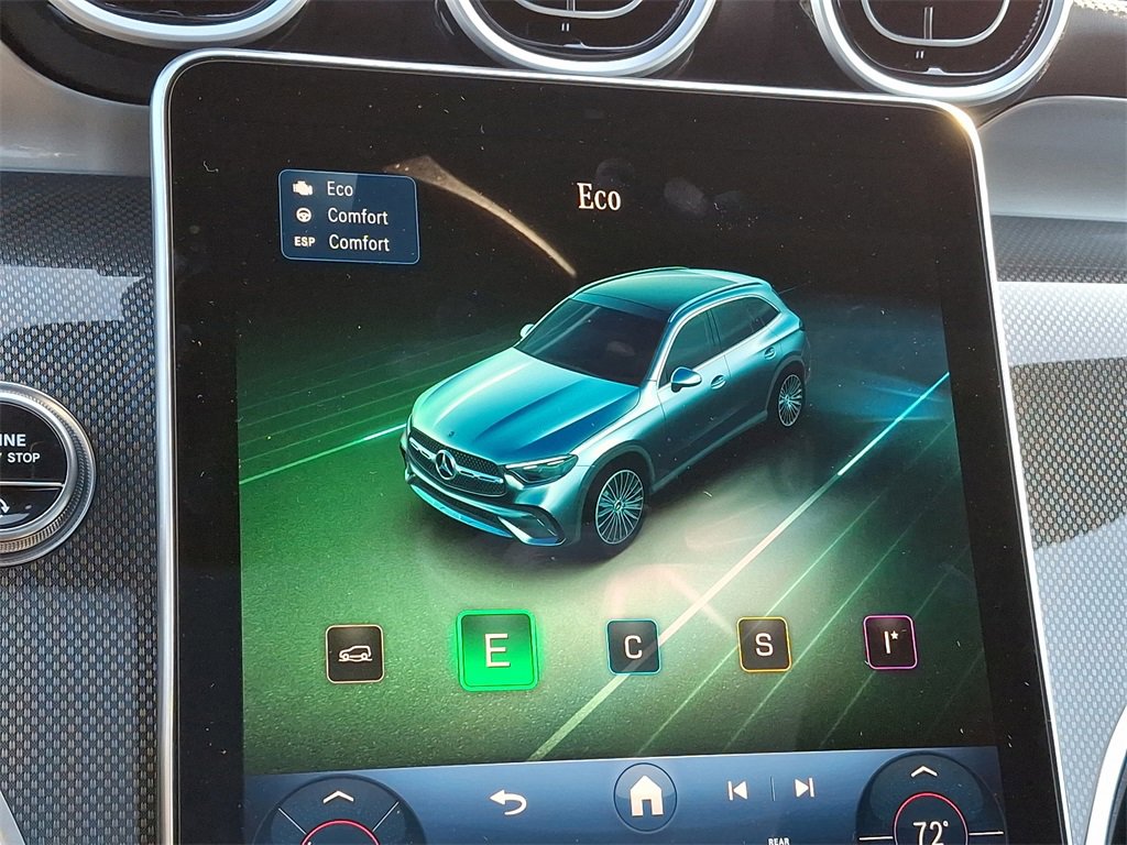 Used 2025 Mercedes-Benz GLC 300 4MATIC image 16