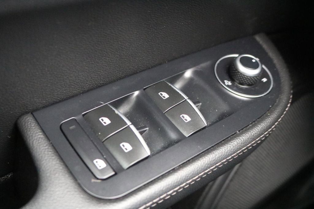 Used 2017 Alfa Romeo Giulia AWD image 18