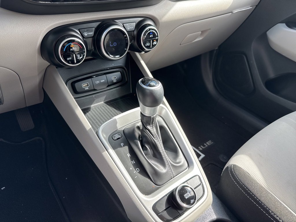 Used 2023 Hyundai Venue SEL image 24