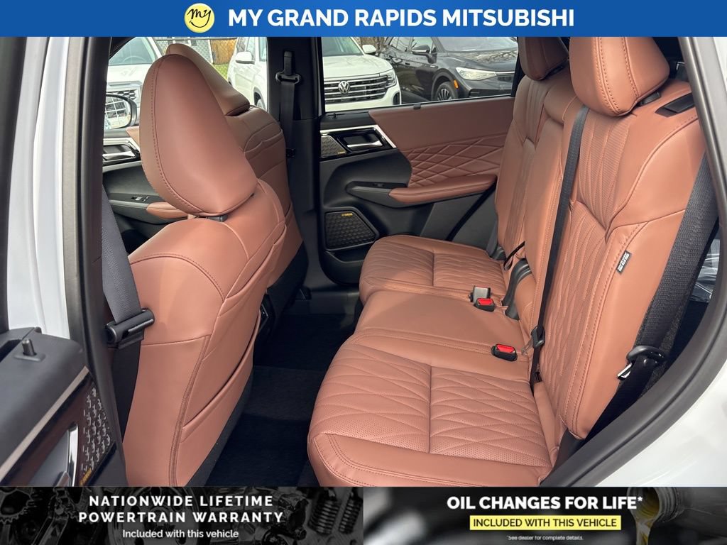 New 2026 Mitsubishi Outlander SEL AWD/4WD image 11