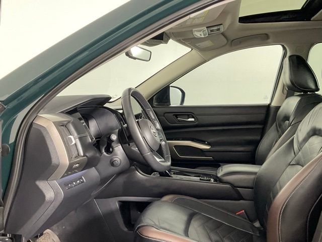 Used 2023 Nissan Pathfinder Platinum AWD/4WD image 10