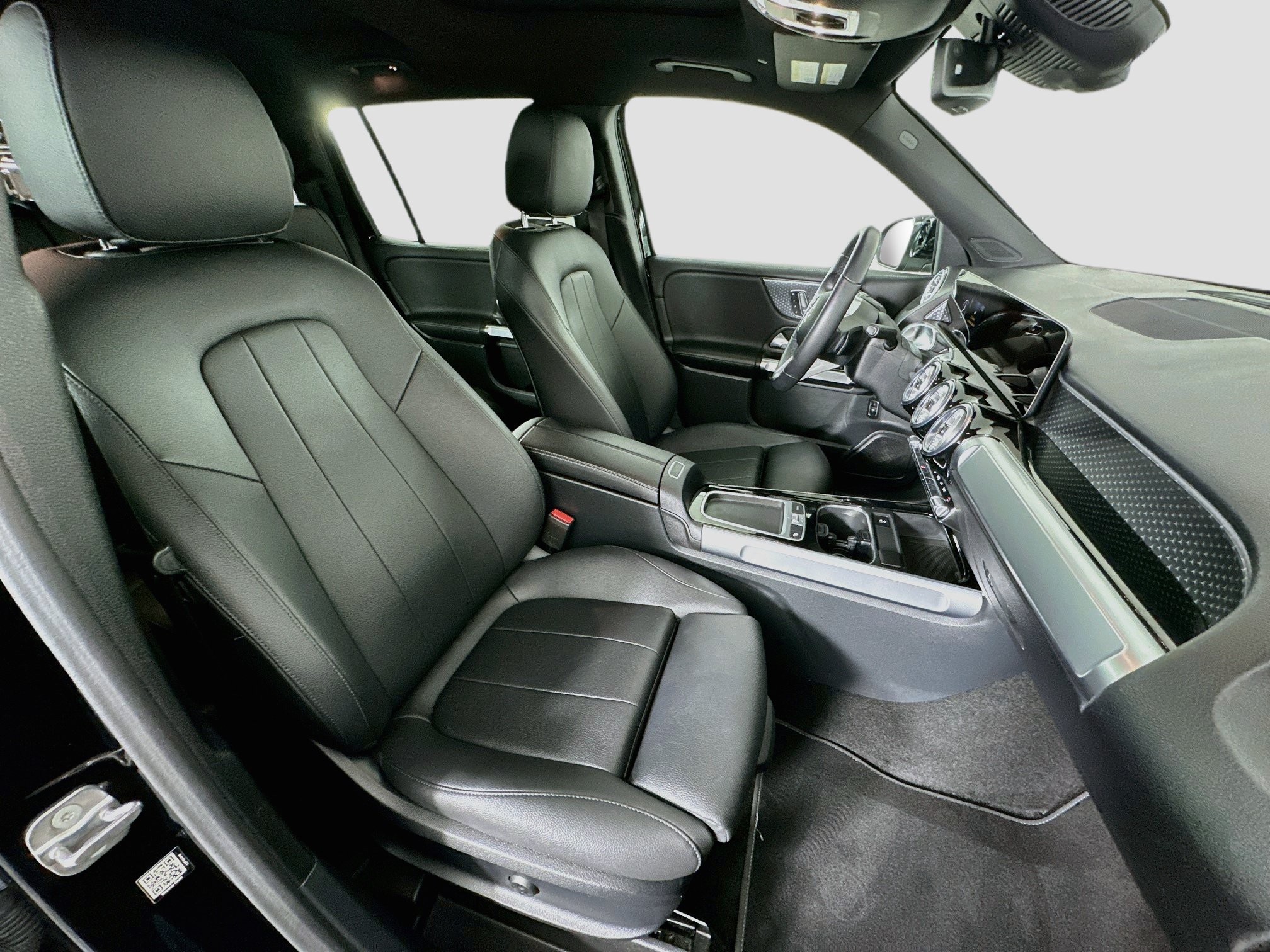 Used 2025 Mercedes-Benz GLB 250 image 32