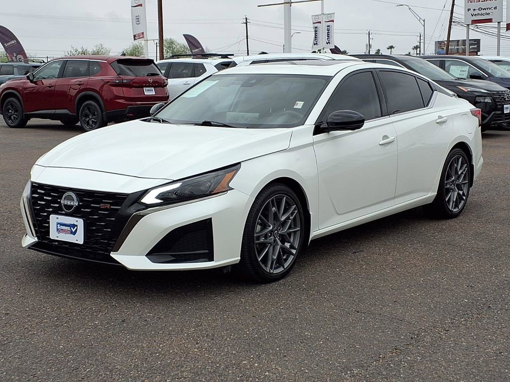 Used 2024 Nissan Altima 2.0 SR image 3