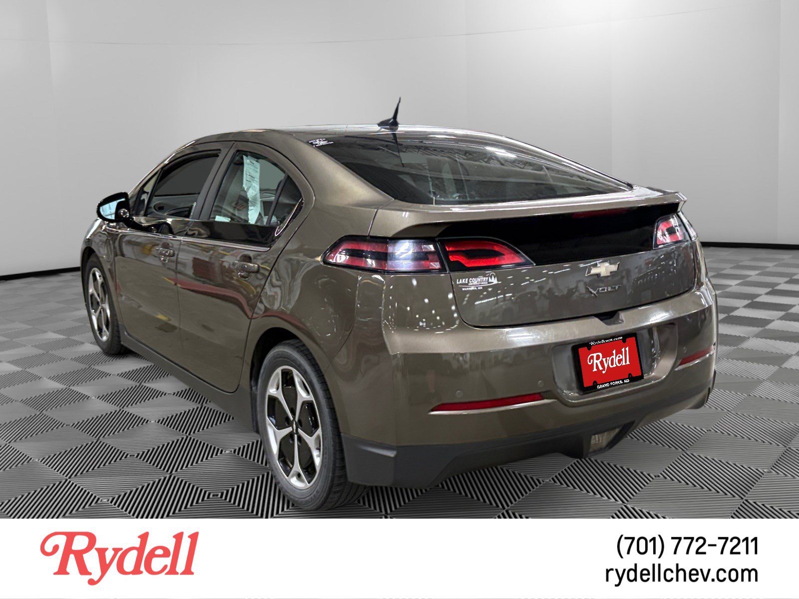 Used 2014 Chevrolet Volt Premium w/ Premium Trim Package FWD image 2