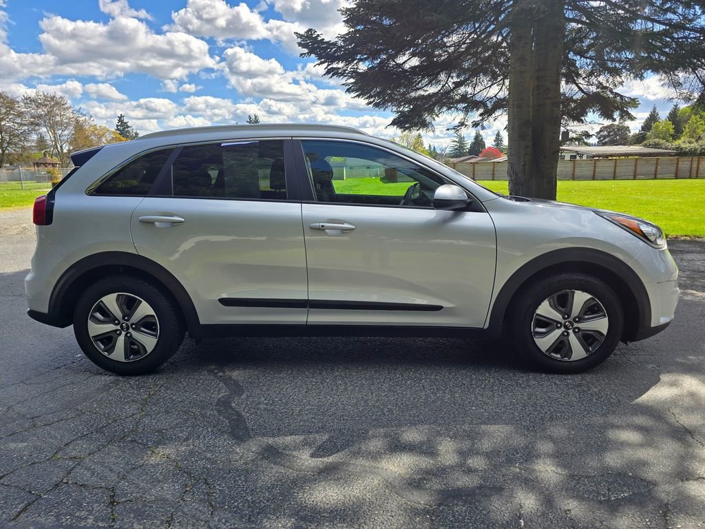 Used 2017 Kia Niro LX image 7