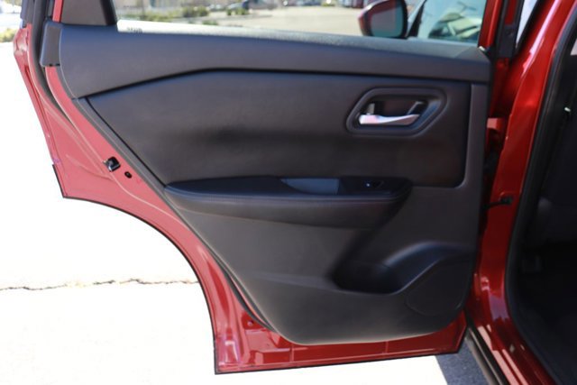 Used 2025 Nissan Rogue SV image 12