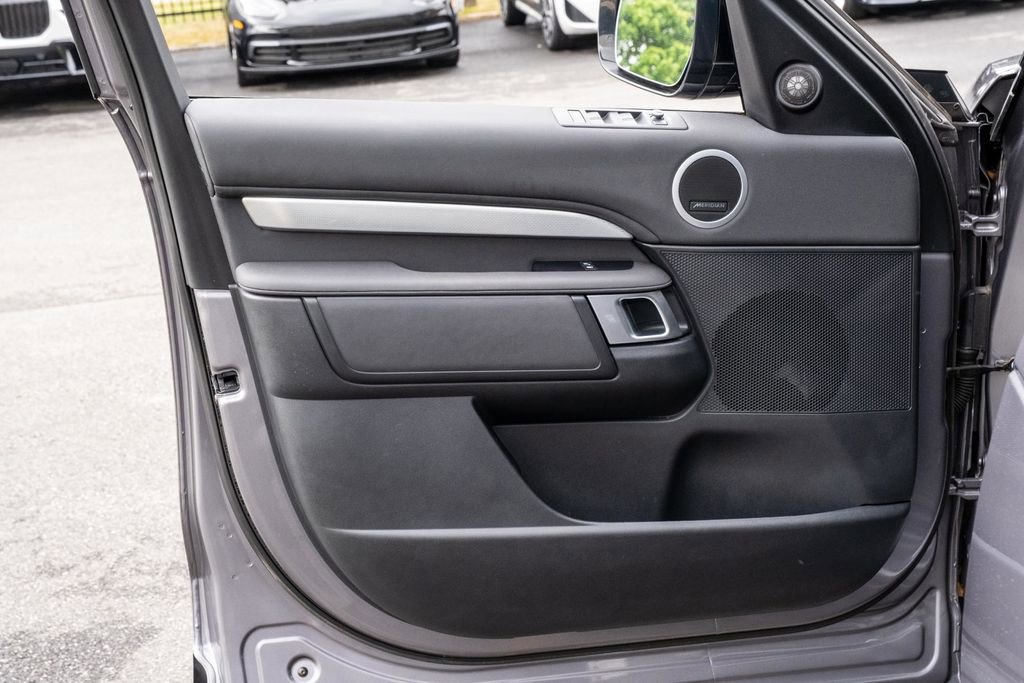 Used 2020 Land Rover Discovery Landmark AWD/4WD image 12