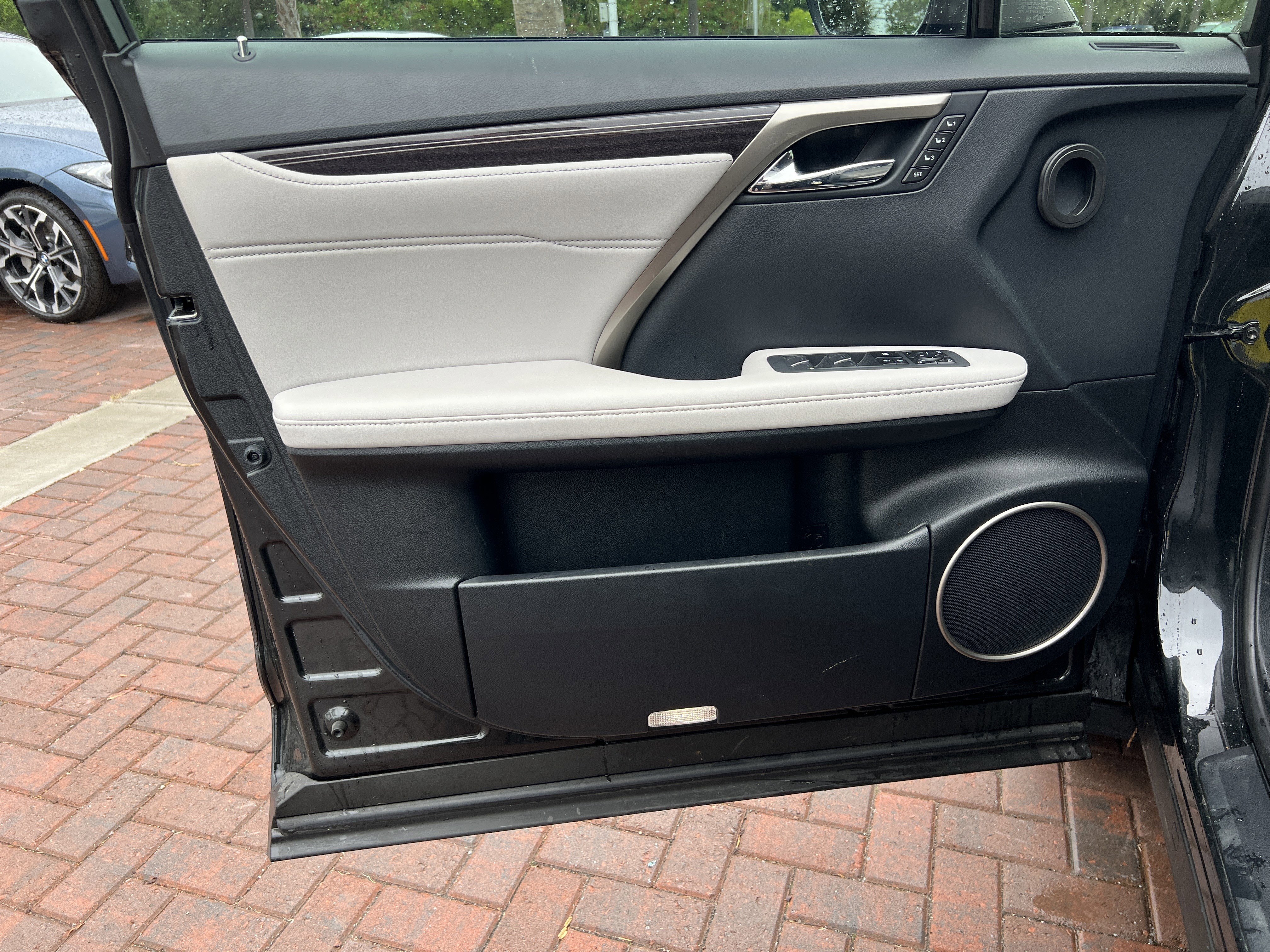 Used 2022 Lexus RX 350L Luxury w/ Accessory Package (Z1) FWD image 14