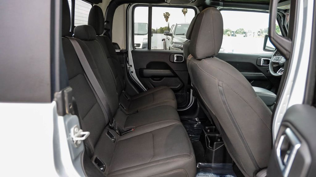 Used 2023 Jeep Gladiator Overland AWD/4WD image 20