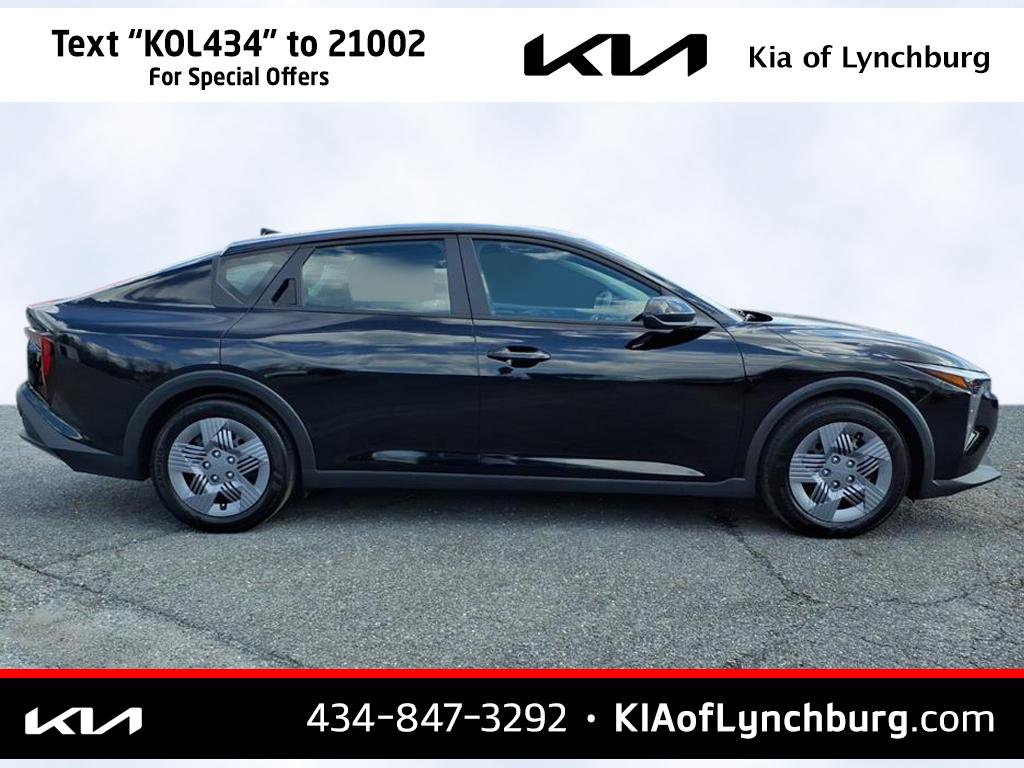 New 2025 Kia K4 LX image 3
