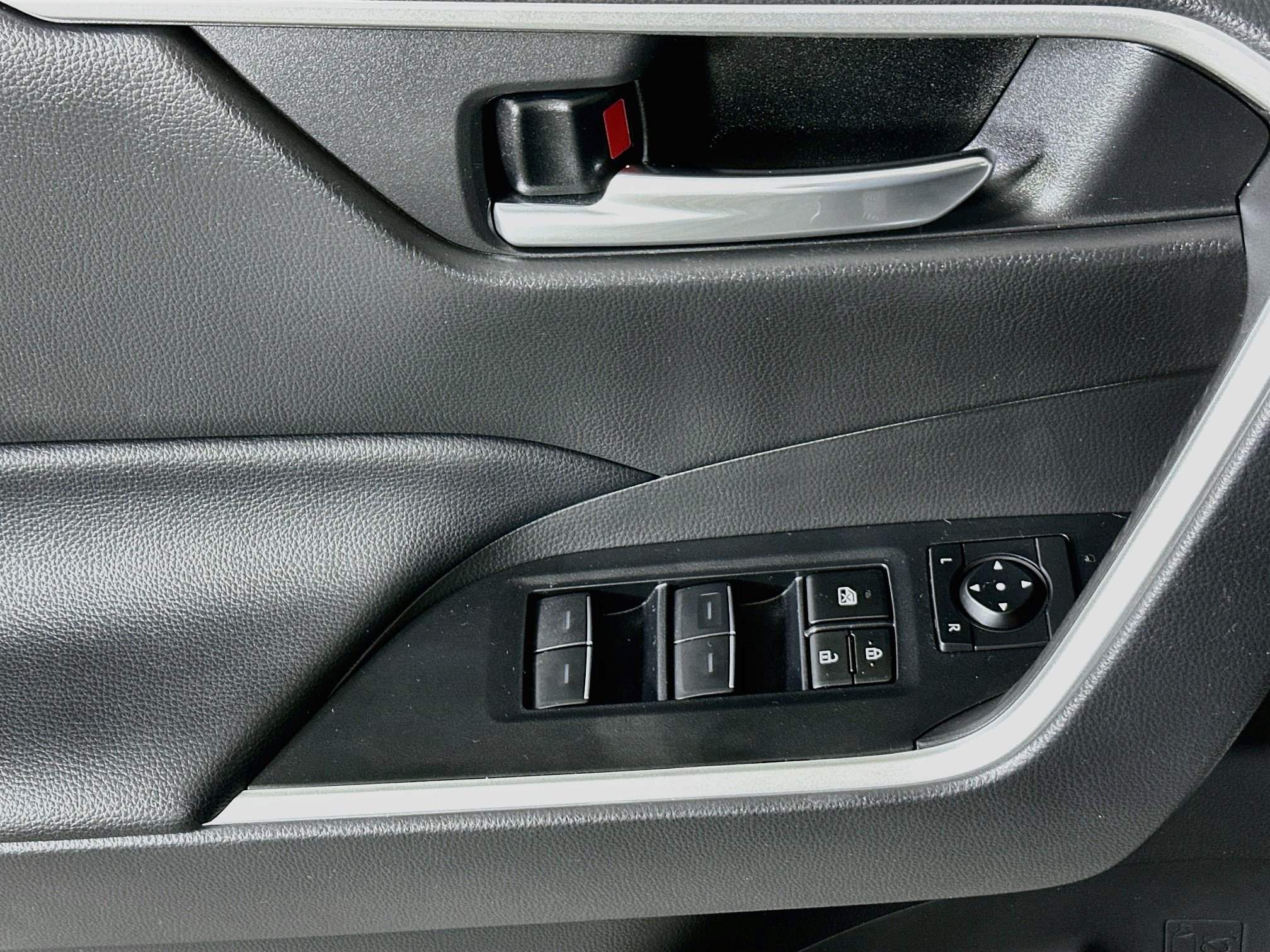 Used 2024 Toyota RAV4 XLE FWD image 14