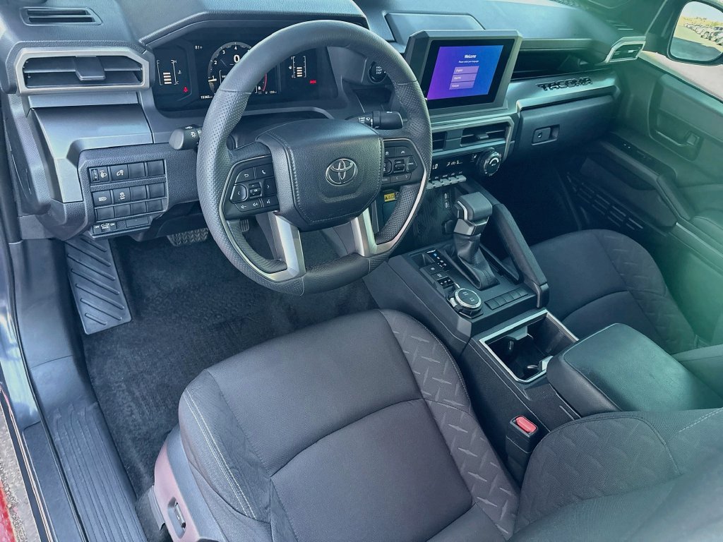 Used 2025 Toyota Tacoma SR5 AWD/4WD image 9