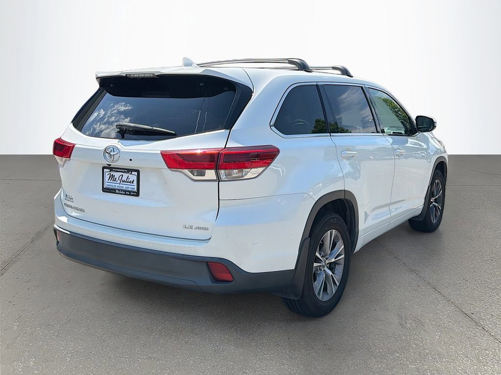 Used 2018 Toyota Highlander Plus AWD/4WD image 4