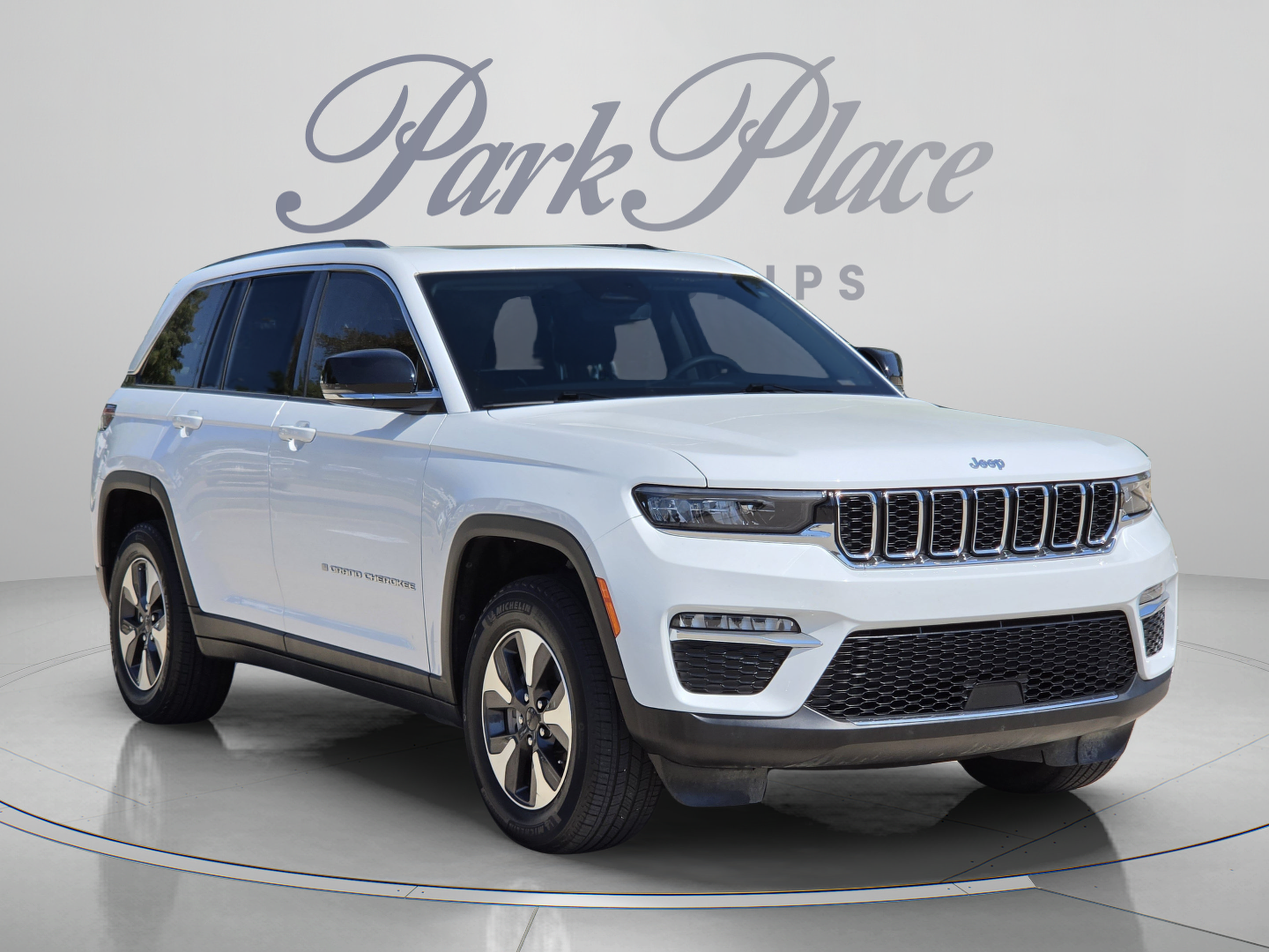 Used 2022 Jeep Grand Cherokee Limited 4xe AWD/4WD image 4