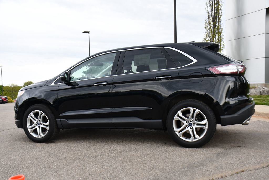 Used 2018 Ford Edge Titanium w/ Equipment Group 302A AWD/4WD image 3