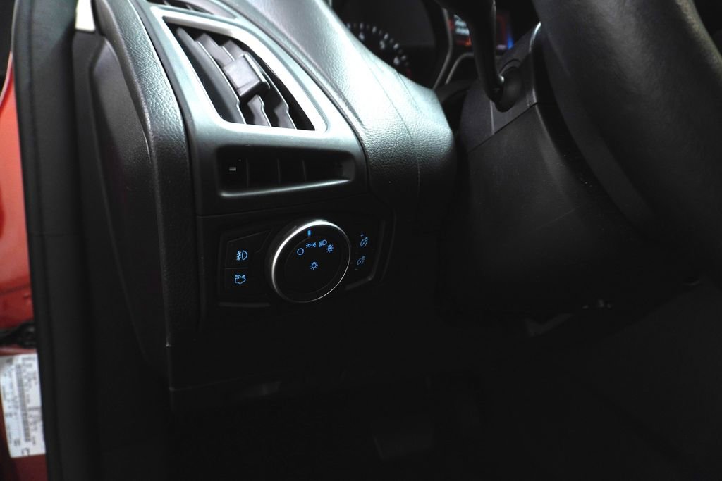 Used 2018 Ford Focus Titanium FWD image 23