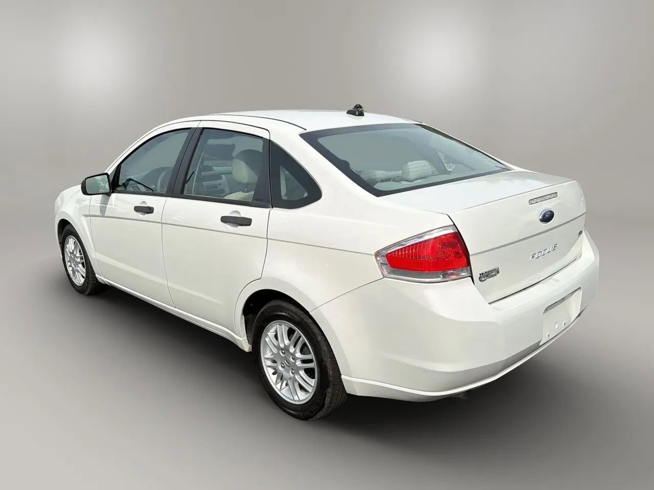 Used 2011 Ford Focus SE FWD image 7