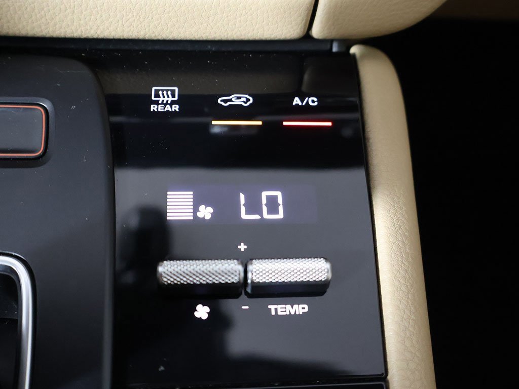 Used 2022 Porsche Macan image 46