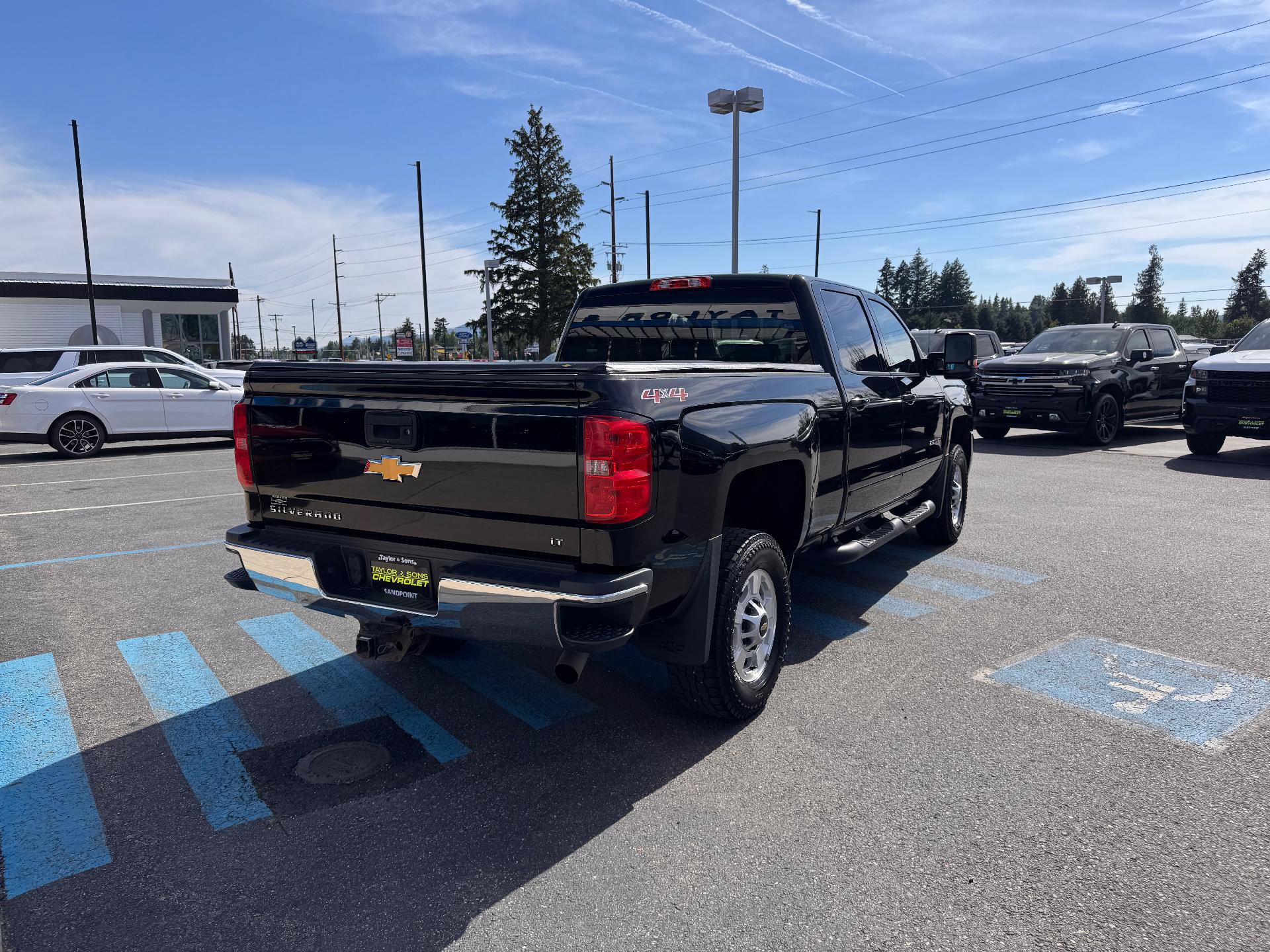 Used 2017 Chevrolet Silverado 2500 LT w/ LT Convenience Package AWD/4WD image 7