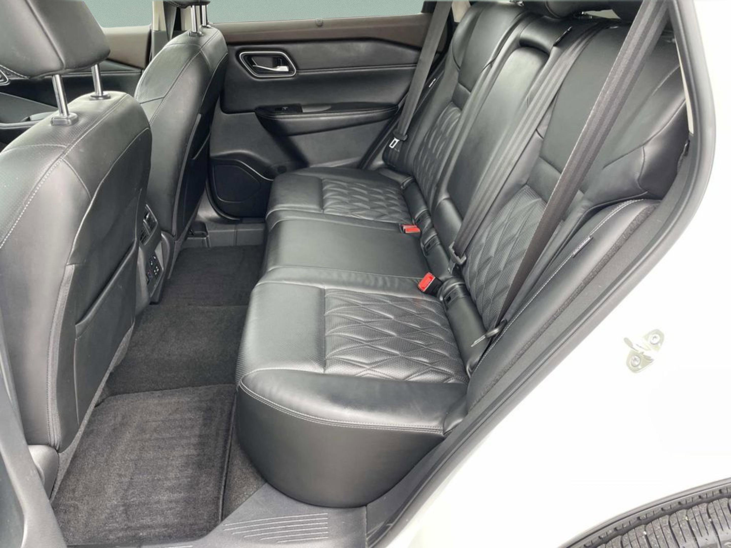 Used 2021 Nissan Rogue Platinum FWD image 12
