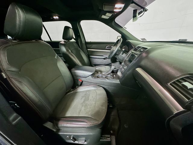 Used 2018 Ford Explorer XLT w/ Equipment Group 202A image 27