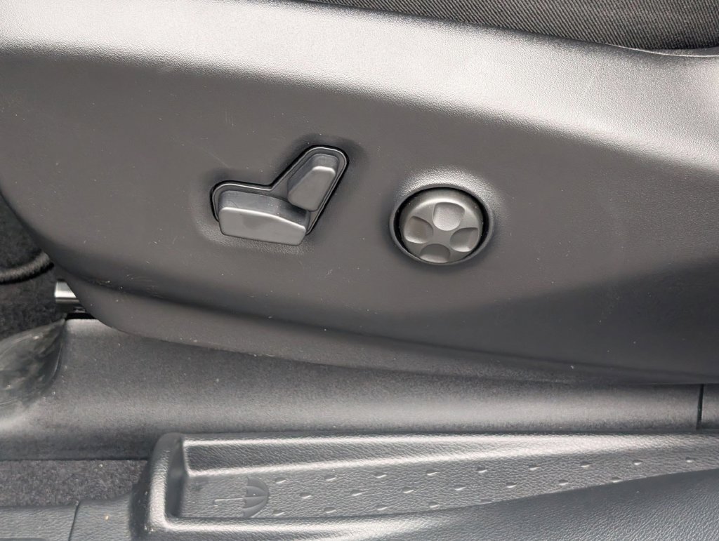New 2027 Chrysler Pacifica Select FWD image 13