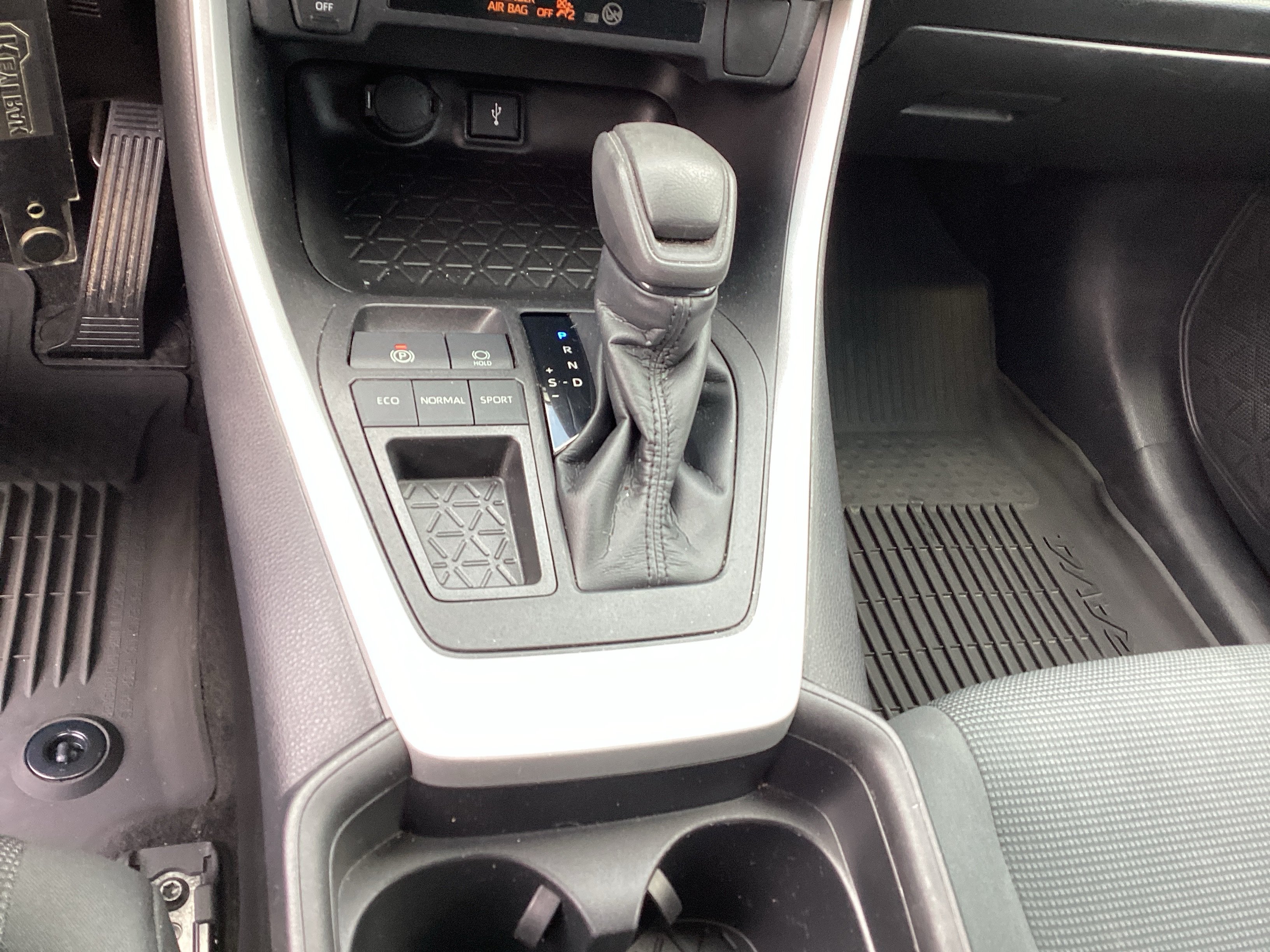 Used 2021 Toyota RAV4 LE FWD image 17