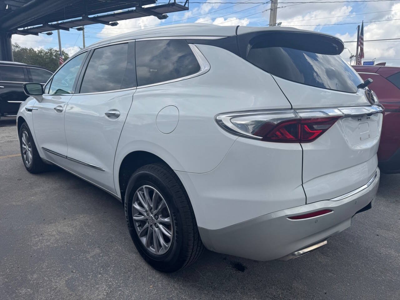 Used 2022 Buick Enclave Essence FWD image 2
