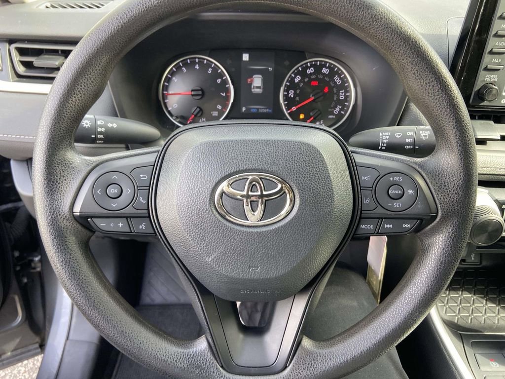 Used 2022 Toyota RAV4 LE image 34