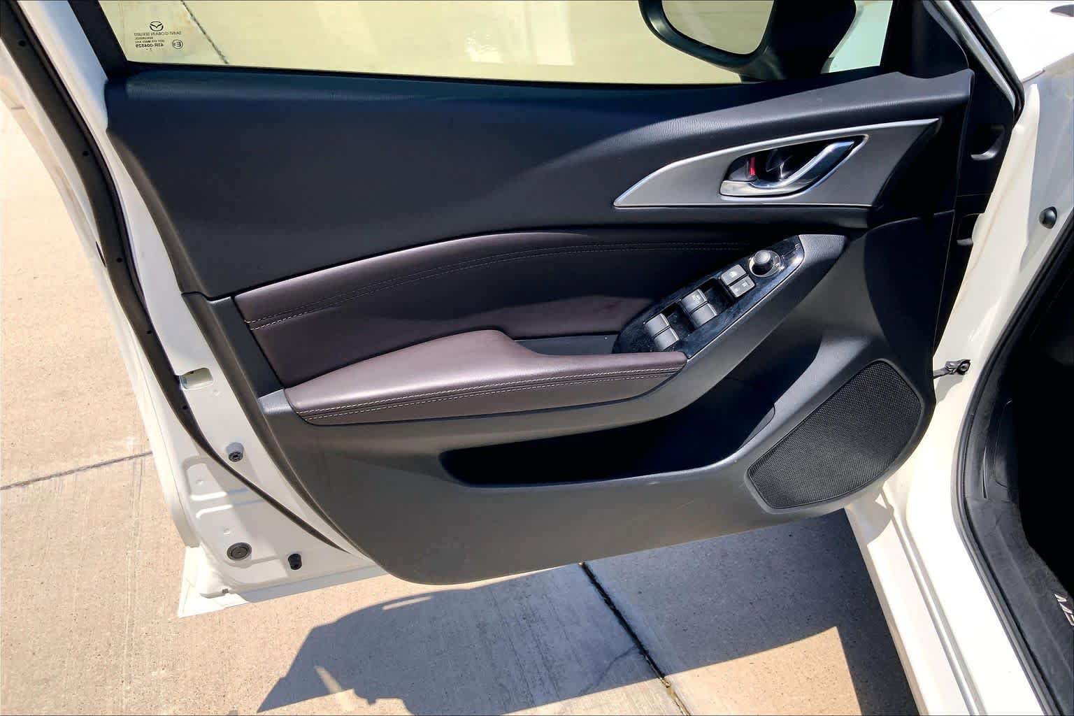 Used 2018 MAZDA MAZDA3 Touring FWD image 20